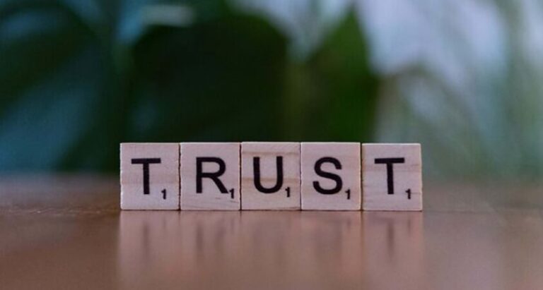 Trust - Side